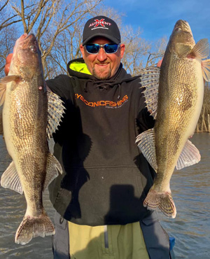 Jigging up a Limit of Cold Water Sauger!! (Mississippi River Fishing) 